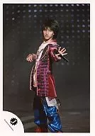 KAT-TUN/田口淳之介/服裝紫·左手麥剋風·左手前·身體向左·現場照片/官方生寫真