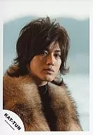 KAT TUN / Hitoshi Akanishi / Bust up / Black Shirt / With Fur / Lower Left Eye / Official Official photo