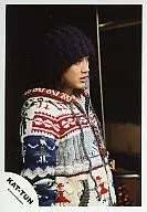 KAT TUN / Akanishi Jin / Upper Body / Mixed red / white / blue sweater / Purple Knitted hat / Body Facing Right / Official Official photo