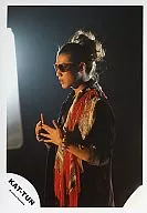 KAT TUN / Akanishi Jin / Live Photo / Upper body / Jacket black / Sunglasses / Red and gold colored cloth on the shoulders / Both hands par / Left hand bracelet / Body facing left / Background black / Official Official photo