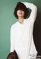 KAT TUN / Akanishi Jin / Upper body, white shirt, left hand head, right hand cap, green background / Jin Akanishi Test Drive J to Us / Official Official photo