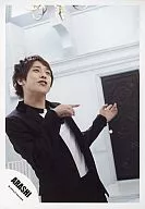 Arashi / Kazuya Ninomiya / Upper body / Black suit / Finger pointing / Official Official photo