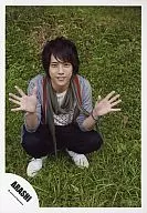 Arashi / Kazuya Ninomiya / Whole Body / Gray Cardigan / Both Hands Par / Lawn / Official Official photo