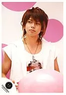 NEWS / Takahisa Masuda / Costume white / Pink ball / Upper body / Background pink white / Takahisa / Official Official photo