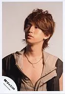 Kanjani Eight / Tadayoshi Okura / Bust Up, Eyes Left, Mouth Opening, White Background, Necklace