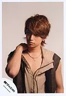 Kanjani Eight / Tadayoshi Okura / Upper body / Above eyes / Right hand shoulder / White background / Necklace