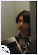 Kanjani Eight / Tadayoshi Okura / Upper Body / Check Shirt / Inner Layer / Closed Mouth / Eye Line Left / Background White