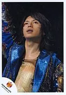 ISHIKAWA0724 : Kanjani Eight / Tadayoshi Okura / Live Photo / Upper Body / Costume Blue / Inner Gold / Right Upper / Eye Upper / Background Black / Official Official photo