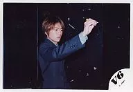 V6 / Takeshi Morita / Horizontal, Upper Waist, Blue Shirt, Suit, Dart on Right Hand, Black Background / Official Official photo