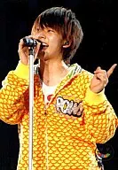 NEWS / Takahisa Masuda / Live Photo / Upper Body / Hoodie Yellow / Right Hand Microphone / Left Eye View / Black Background / Left Hand Index Finger Stand / "NEWS CONCERT TOUR pacific 2007-2008" Live Photo Set