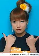 Nozomi Tsuji / T-shirt black / nono / bust up / both hands thumb / background blue / official Official photo