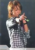 NEWS / Keiichiro Koyama / Dress black and white check / Background black / Upper body front finger / Johnny's web