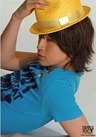 Kanjani Eight / Tadayoshi Okura / light blue shirt, yellow cap, white background, upper body / LIVE TOUR2008 ∞ Dayo! Everyone gather!