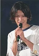 Kanjani Eight / Tadayoshi Okura / Live Photo, Bust Up, White Shirt, Black Background, Both Hands Microphone, Logo "OKURA TADAYOSHI" / Official Official photo