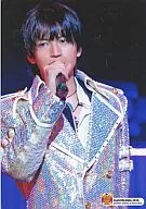 KAGOSHIMA 0916 : Kanjani Eight / Tadayoshi Okura / Live Photo / Upper Body / Costume Silver Gold / Right Hand Microphone / Eh! Real? Surprising! TOUR 2007 KAGOSHIMA 0916