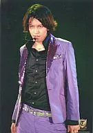 Kanjani Eight / Tadayoshi Okura / Live Photo / Knee-Top / Purple Suit / Black Shirt / Black Background / Logo "OKURA TADAYOSHI" / Official Official photo