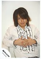 Tadayoshi Okura / Upper body / White Shirt / Front breast with both fingers