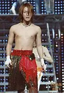 KAT-TUN/亀梨和也/ライブフォト・膝上・上半身裸・ズボン赤・枠無し/DREAM BOYS/公式生写真