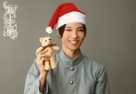 Minami Tsurimoto (K) / Landscape / Bust up / Costume gray / Santa's hat / Right hand Plush toy / Up / Background gray / 「 Gokujyo Bungaku No. 13 Kokoro 」 Random Bromide