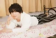 Ryu Kiyama / Horizontal Type / Whole Body (Tarumi Giri) / Costume White / Black / Face Down / Right Hand / Cheek Cane / Left Hand Bed / Body Left / Background Orange / 「 『 Ryu Kiyama Haru no Yururi 2018 』 ~ Picture Book Country and Live Station ~ 」 Bromide A