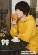 Ryu Kiyama / Knee-up, Sitting, Costume Yellow, Right Hand Pan, Left Hand Table, Body Left / 「 『 Ryu Kiyama Haru no Yurara 2018 』 ~ Picture Book Country and Live Station ~ 」 Bromide D