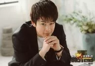 林明寛(赤木京介)/橫式·上半身·服裝黑·白·右向·兩手重疊/舞台上隨機明信片(便服版本)