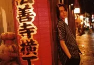 Motohiro Ota / Horizontal, Above the Knees, Costume Black, Stripe Pattern, Facing Right, Leaning Against the Wall, Outdoors / "Motohiro Ota 2019-2020 Calendar Release Commemorative Event" Bromide