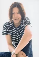 Shota Onuma / Above the Knee / Black / White / Striped Pattern / Sitting / Both Hands Overlap / Left Hand / Left Knee / Showing the Teeth / Fan Print Bromide