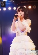 Yuka Akiyoshi / Live Photo / Above Knee / Costume White / Left Facing / Both Hands Microphone / HKT48 Team H "RESET" AKB48 Theater Business Trip Performance Random Official photo 2019.4.9
