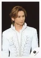 Kinki Kids / Koichi Domoto / Upper body / Costume white / Under both hands / Face facing right / Background black / "Endless SHOCK" goods off shot / Official Official photo