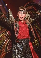 Takarazuka Revue (Sora-gumi) / Suzuho Makaze / Live Photo / Above the Knee / Costume Black / Red / Feather / Right Facing / Hands Up / 2L Size / Sora-gumi Hakata-za Performance 『 Black Eyes 』 『 Viva! FESTA! in HAKATA 』 Stage Photo