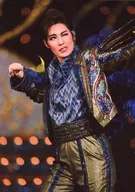 Takarazuka Revue (Sorgumi) / Hikaru Aizuki / Live Photo / Knee-High / Costume Black / Blue / Body Facing Left / Both Hands Lifted / 2L Size / Sorgumi Hakata-za Theater Performance 『 Black Eyes 』 『 VIVA! FESTA! in Hakata 』 Stage Photos