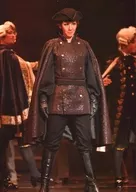 Takarazuka Revue (Hanagumi) / Kei Yūba / Live photo, whole body, costume black, cap, Nio standing, back cast, 2L size / Hanagumi Tokyo performance 『 CASANOVA 』 stage photo