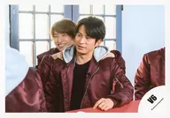 V6 / Ken Miyake, Junichi Okada / Horizontal, Bust up, Costume red, Both hands of Miyake Okada's shoulders, Left / Single "One day my wish has come true / All For You" MV & Jacque-shot off-shot / Official Official photo