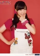 Morning Musume.' 15 / Sei Fukumura / upper body, left hand chin, red background, 2L size / "Morning Musume.' 15 Concert Tour Autumn ~ PRISM ~" Solo Official photo Set B