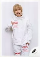 NEWS / Yuya Tegoshi / Above-the-knee ・ Costume white ・ Red ・ Right hand raised ・ Left hand pocket ・ Mouth opened ・ Background white / "NEWS DOME TOUR 2018-2019 EPCOTIA -ENCORE -" Goods off-shot / Official Official photo