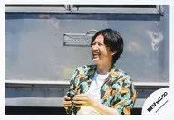 Kanjani Eight / Tadayoshi Okura / horizontal, upper body, costume yellow, green, black, white, both hands bent, smile, left facing / "Kanjani's Eta Tainment GR8EST" goods off-shot / official Official photo