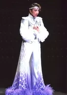 Takarazuka Revue (Moon Group) / Rurika Miya / Live Photo / Whole Body / Costume White / Purple / Both Hands Chest / Right / 2L Size / 「 Rurika Miya Sayonara Show 」 Stage Photo