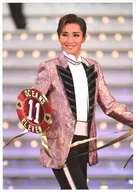 Takarazuka Revue (Sora-gumi) / Sumiki Sayato / Live Photo / Above the Knee / Costume White / Pink / Black / Both Hands Shan Shan / 2L Size / Sora-gumi Grand Theater Performance 『 Ocean's 11 』 Stage Photo