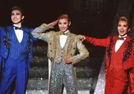 Takarazuka Revue (Flower Troupe) / Group (3 people) / Live Photo, Horizontal, Above-the-Knee, Costume Red, Black, Blue, Yellow, White, Suimi Salute, Hiryu Right Shoulder, 2L Size / Flower Troupe Takarazuka Bow Hall Performance 『 Dream On! 』 Stage Photo