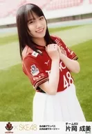 Narumi Kataoka / Upper body / Costume red / Uniform / Both hands chest / Facing right / Nagoya Grampus ×SKE48 Random Official photo