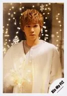 Kis-My-Ft2 / Kento Senga / Upper body, costume white / grey, eye point right / back illuminated / "Kis-My-Ft2 LIVE TOUR 2018 YOU & ME Extra Yummy!" goods off shot / official Official photo