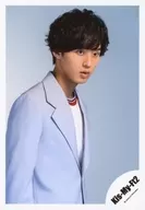 Kis-My-Ft2 / Tasuke Fujigaya / Upper body / Costume light blue / white / right facing / Background gray / "Kis-My-Ft2 LIVE TOUR 2019 FREE HUGS!" goods off shot / official Official photo