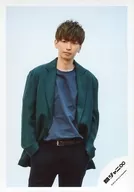 Kanjani Eight / Tadayoshi Okura / Above-the-knee ・ Green Costume ・ Pockets with both hands ・ Slanting Face / "Jugosai" Goods Offshot / Official Official photo