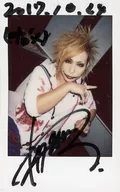 ☆ the Raid. / Ichiyo / Autograph / Message "2017.10.24" ・ Knee-up ・ Sitting ・ Costume white ・ Facing right ・ fingers of the right hand holder / Fresh Cheki