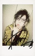 ☆ the Raid. / Ichiyō / with handwritten signature ・ Upper Body ・ Costume Yellow ・ Black ・ Glasses ・ Inflated Cheeks ・ Eyes Left / Raw Cheki