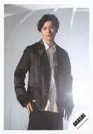 Arashi / Matsujun / Above-the-knee ・ Costume black ・ white ・ Right hand waist ・ Body facing right ・ Showing teeth ・ Lighting from behind / Single "BRAVE" MV & Jacque-shot off-shot / Official Official photo