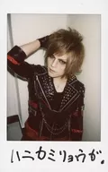 ☆ Regalia / Surpass / "Hanikami Ryoga" with handwritten message, upper body, clothes black, red, right hand head / raw cheki