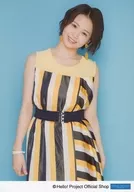Juice=Juice/高木纱友希/上半身·背景淡蓝色/Juice=Juice生写真《"25岁永恒说"各成员版本》