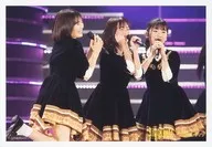 No.165:集合(3人)/現場照片·橫型·膝上·服裝黑·白·米色·中心清宮·右手GU/CHOOSE 5 PHOTOS！～Sing Out！發售紀念現場Ver.～